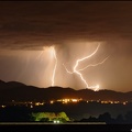 23h46 - Un dernier orage eremonte d'Espagne et finit sa course au-dessus de Sare