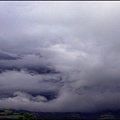 03h56 - Traque à domicile avec cette ambiance, un impact proche à Ostabat (64) éclairant les nuages bas
