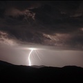 23h39 - Le début d'une nuit électrique... Alors qu'un orage éclate sur la côte basque, ça s'organise dans le même temps au-dessus des Pyrénées...