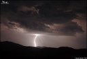 23h39 - Le début d'une nuit électrique... Alors qu'un orage éclate sur la côte basque, ça s'organise dans le même temps au-dessus des Pyrénées...